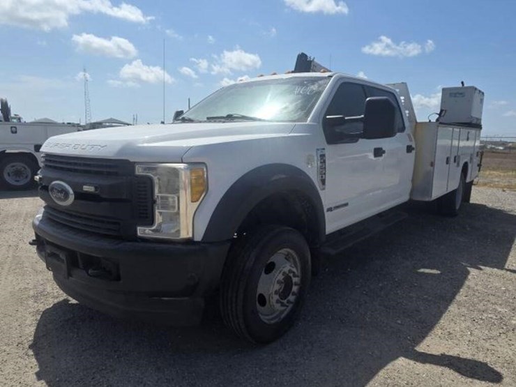 2017-ford-f550-image-1