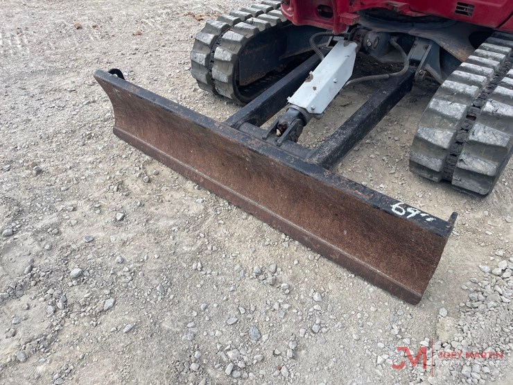 2019-takeuchi-tb240-mini-excavator-image-13