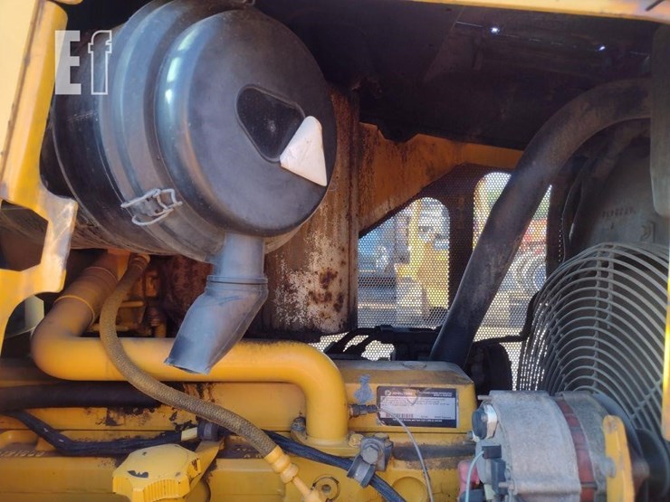 2002-deere-700h-lt-image-33