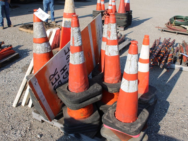 #1056-•-(54)-traffic-cones-image-1