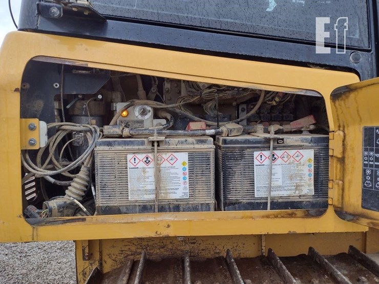 2015-caterpillar-d4k2-xl-image-33