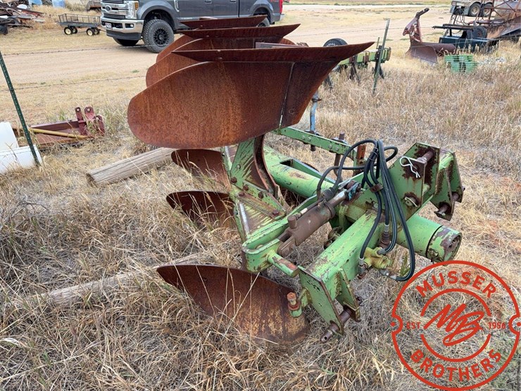 john-deere-4200-image-1
