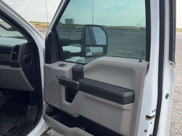 2017-ford-f550-image-41