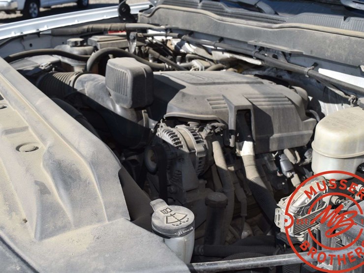 2015-chevrolet-3500hd-image-19