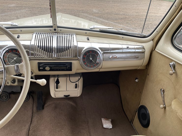 #9353-•-1946-ford-deluxe-sedan-(has-mn-title)-(princeton,-mn)-image-20