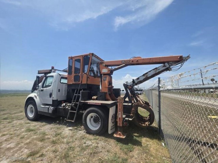 2018-freightliner-m2-106-image-4
