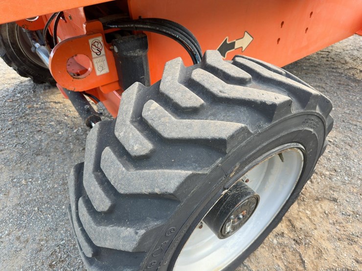 2017-jlg-600s-image-11
