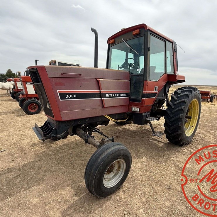 1982 International 3088 Tractor