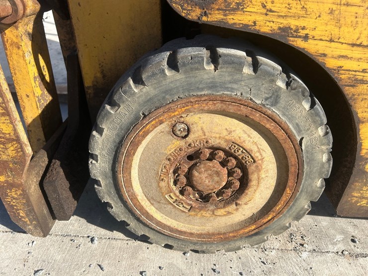 caterpillar-422s-image-34