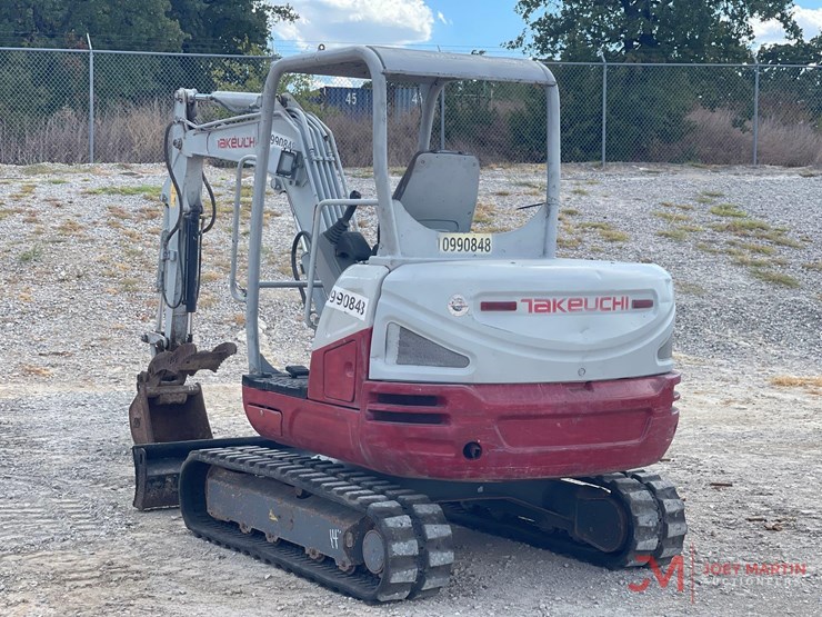 2019-takeuchi-tb240-mini-excavator-image-1