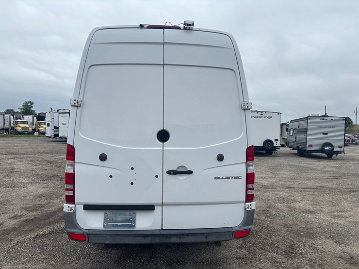 #2333-•-2014-mercedes-sprinter-van-image-3