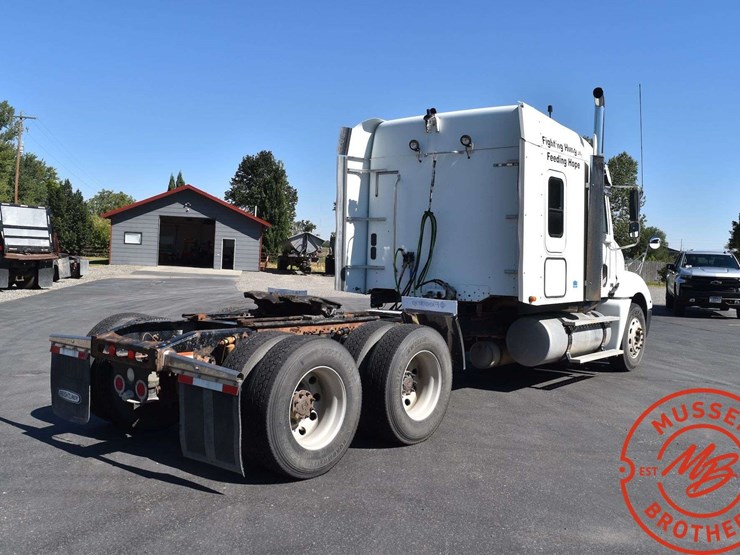 2006-freightliner-columbia-120-image-7