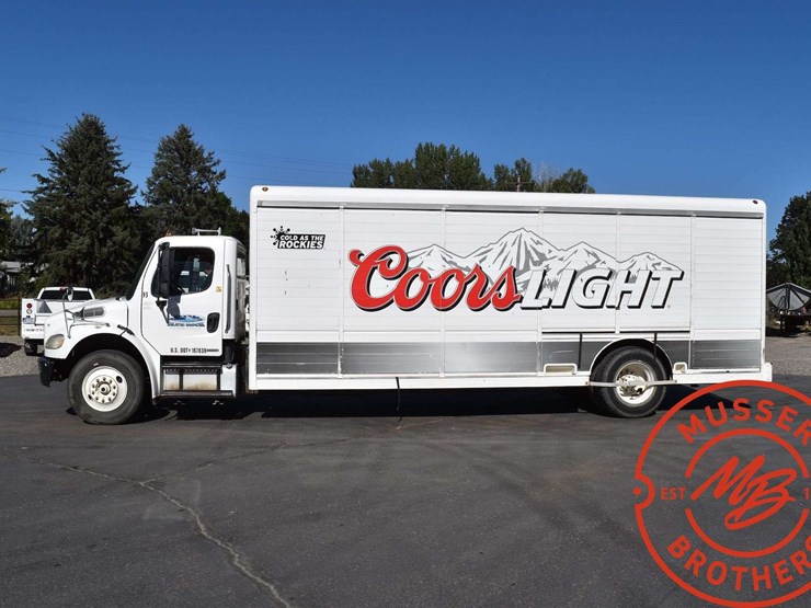 2007-freightliner-m2-106-image-4