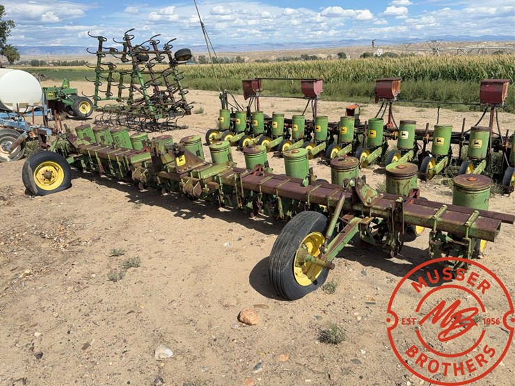 john-deere-12-image-1