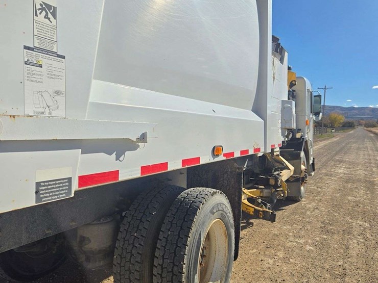 2008-peterbilt-320-image-6