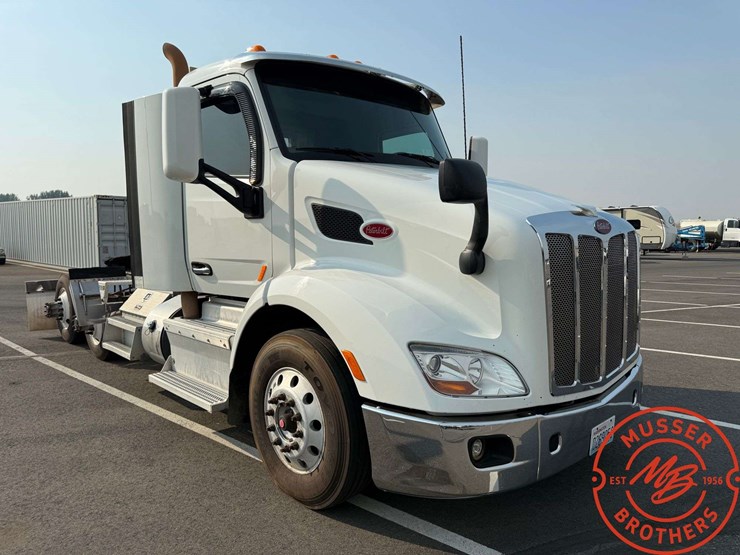 2015-peterbilt-579-image-2