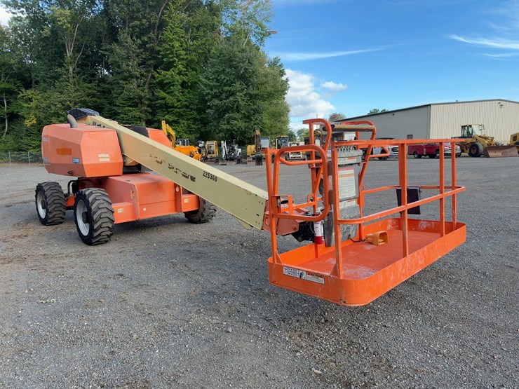 2017-jlg-600s-image-7