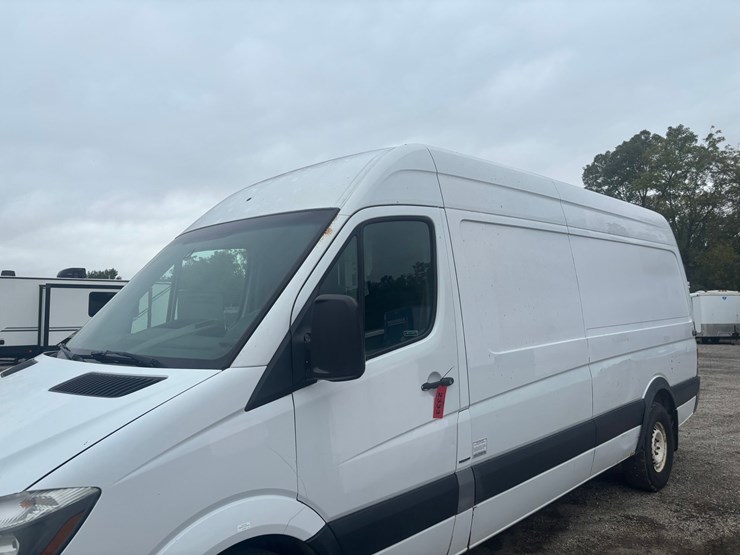#2333-•-2014-mercedes-sprinter-van-image-8