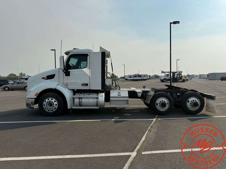 2015-peterbilt-579-image-4