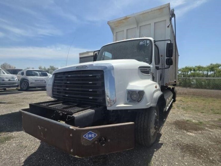 2018-freightliner-114sd-image-1