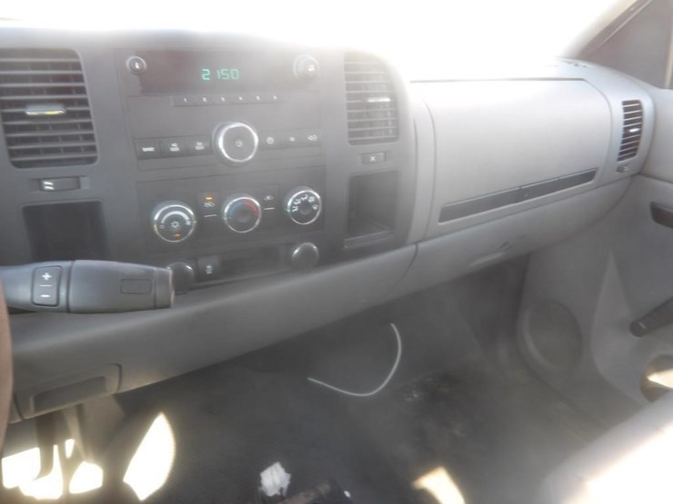 2013-chevrolet-silverado-2500-image-14
