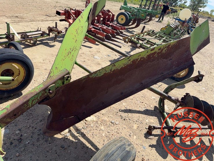 john-deere-12-image-9