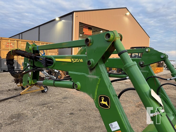2023-john-deere-520m-image-10