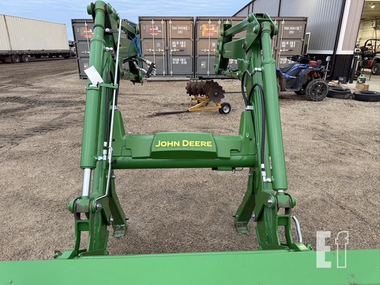 2023-john-deere-520m-image-22