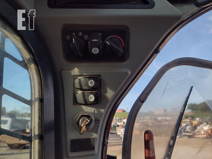 2015-caterpillar-287d-image-9