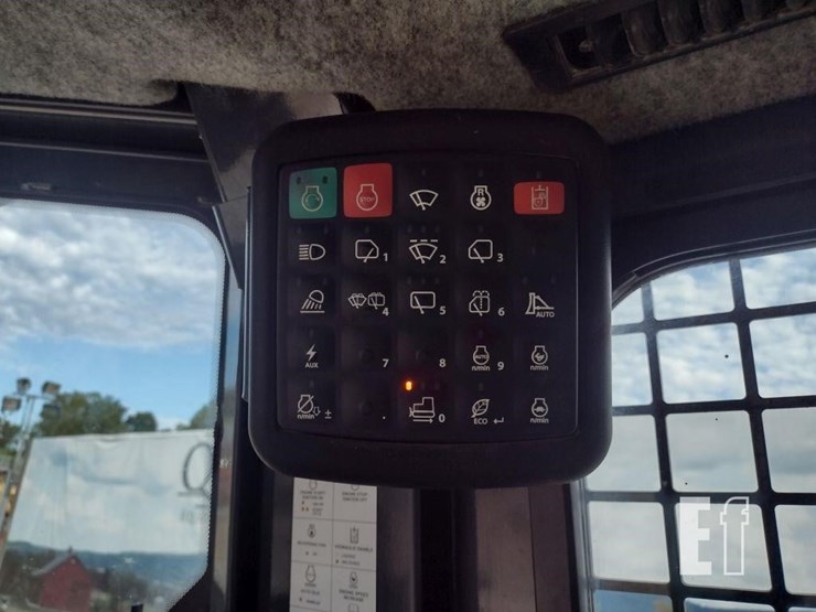 deere-650k-xlt-image-8