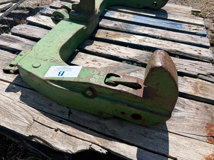 #2512-•-john-deere-three-point-quick-hitch-image-3