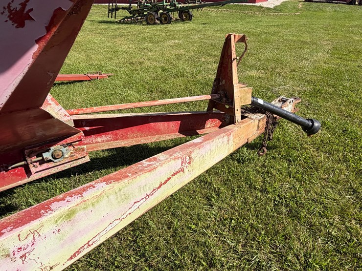 #2458-•-fertilizer-spreader-image-12