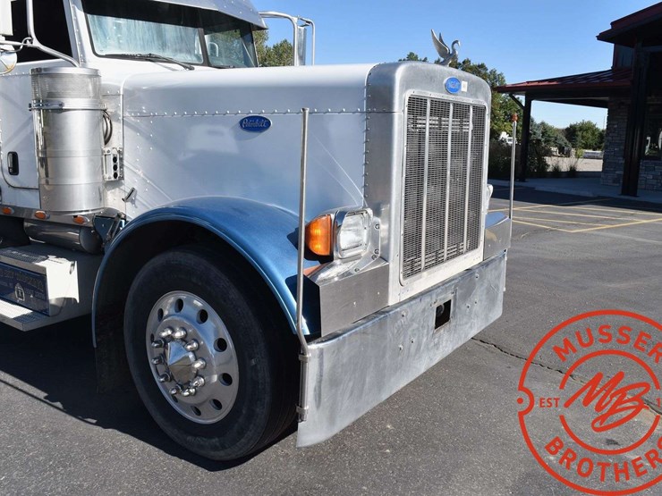 2005-peterbilt-379-image-16