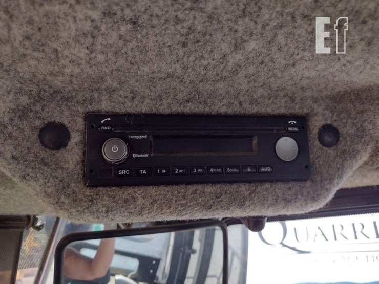 2019-deere-744kii-image-9
