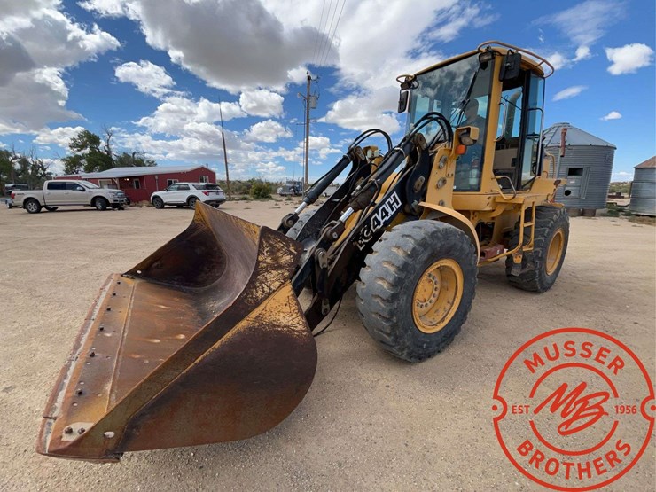 deere-tc44h-image-2