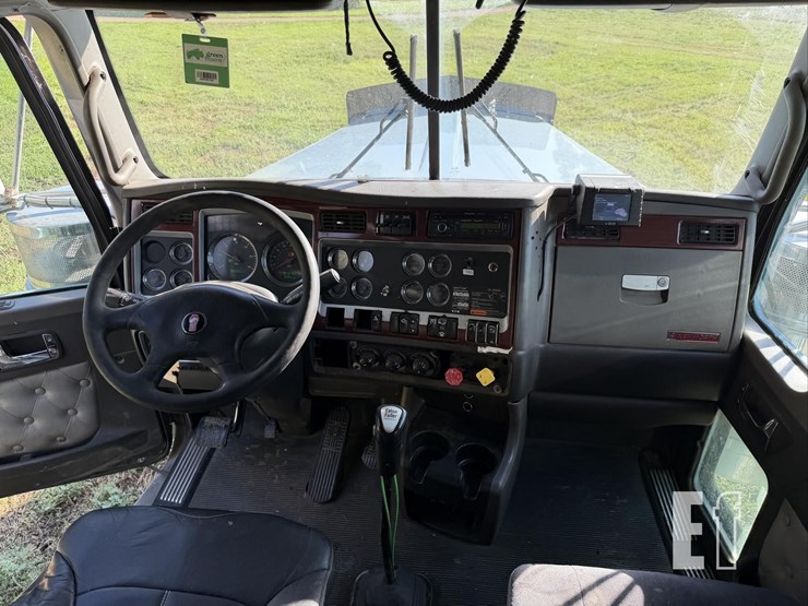 2006-kenworth-w900-image-33