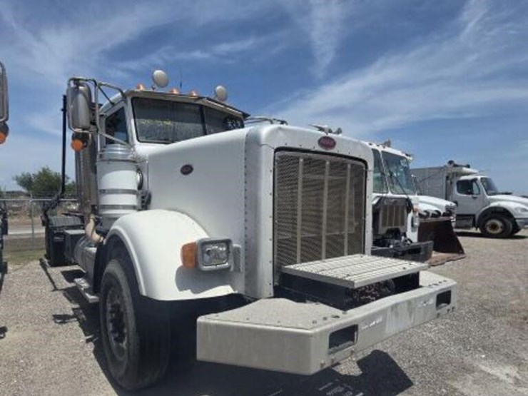 2019-peterbilt-367-image-2