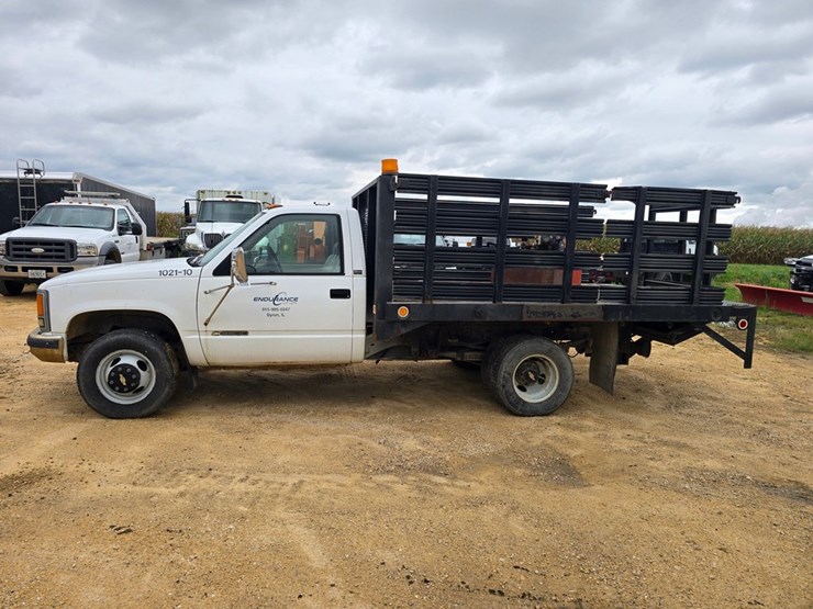 #2069-•-1993-chevrilet-3500-cheyanne-stake-body-truck-image-2