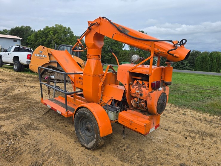 #2043-•-finn-bms-23-towable-straw-blower-image-3