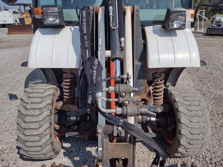 2021-bobcat-toolcat-5600-image-27