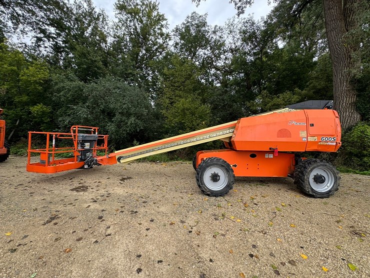 2011-jlg-600s-image-2