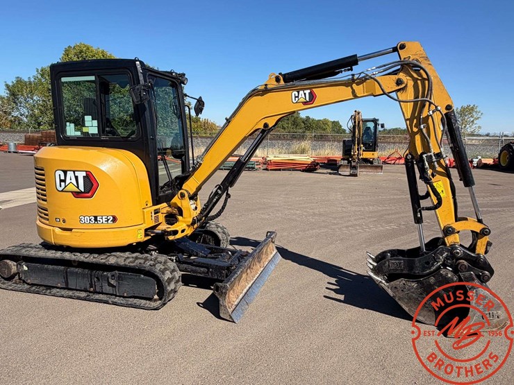 2021-cat-303.5e2-mini-excavator-image-2