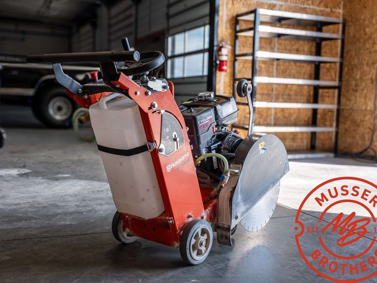 husqvarna-walk-behind-concrete-saw-model-fs400lv-image-2