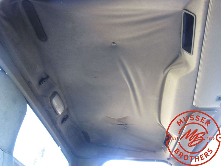 2003-freightliner-fl70-image-20