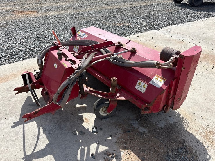 #5579-•-ventrac-kj520-sweeper-attachment-image-4