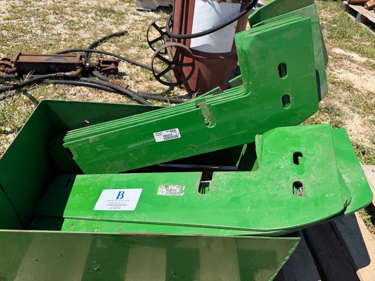 #2516-•-john-deere-tool-box-for-grain-bin-image-2