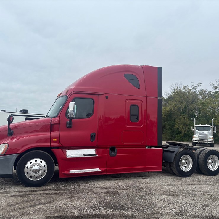 2013 FREIGHTLINER CASCADIA 125