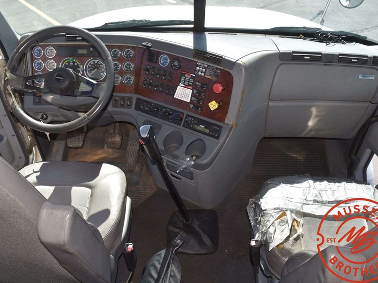 2006-freightliner-columbia-120-image-55