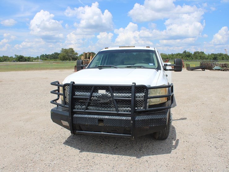 2008-chevrolet-3500-image-3