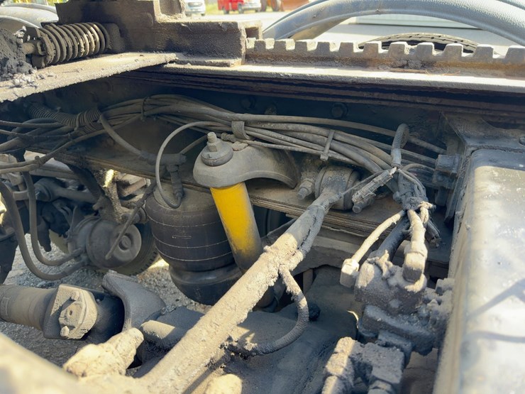 1996-peterbilt-379-image-15